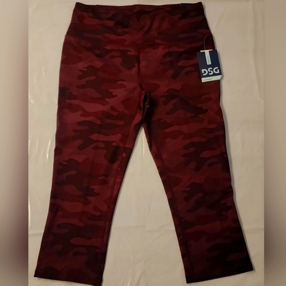 DSG NEW Womens Performance High Rise Tights Capris Camo Purple
